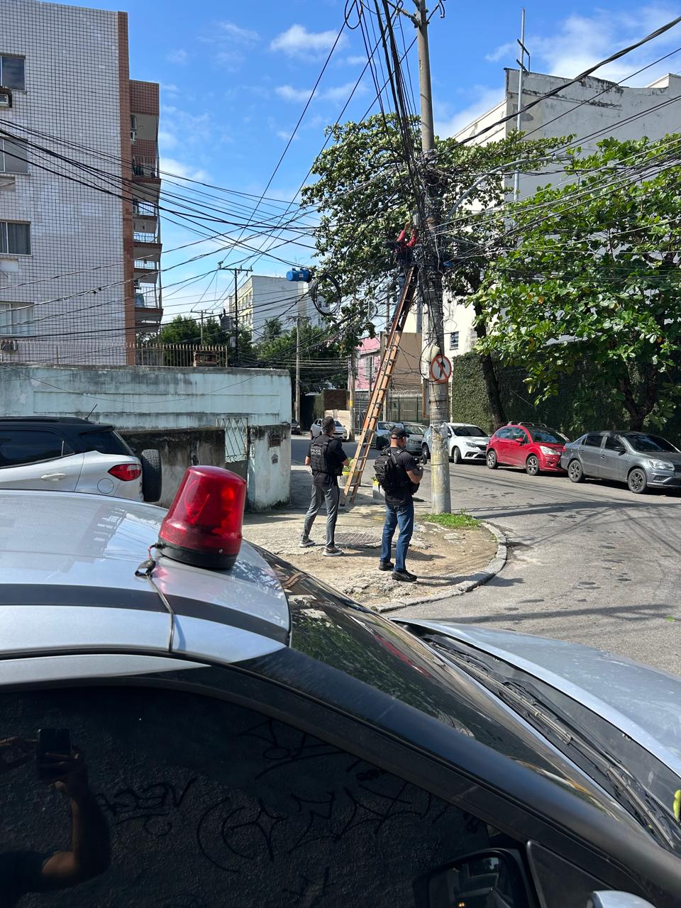 Disque Denúncia ajuda 6º BPM a localizar câmeras usadas pelo tráfico no Andaraí